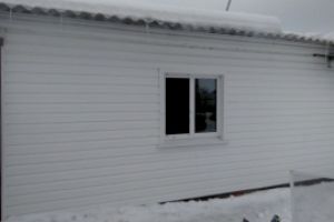 Днем в Пензенской области огонь охватил деревянный дом