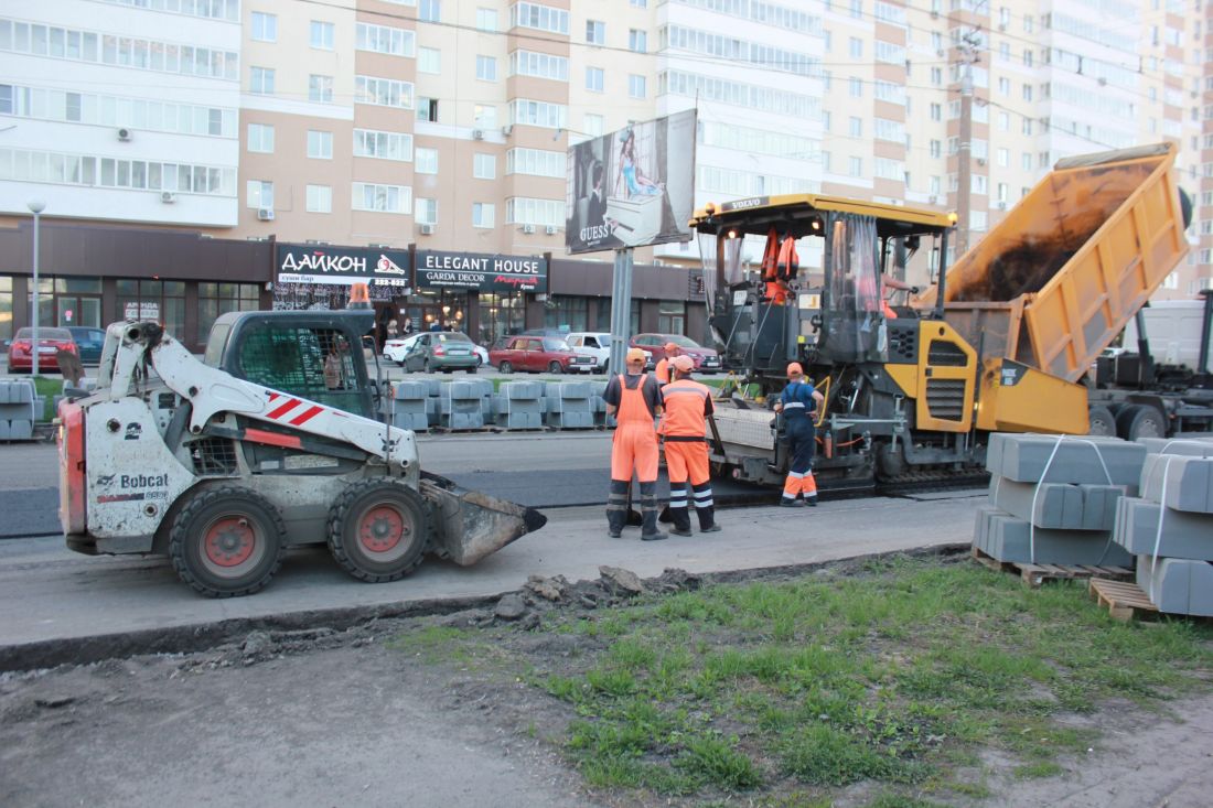 В Пензе ровняют асфальт и приводят в порядок обочины