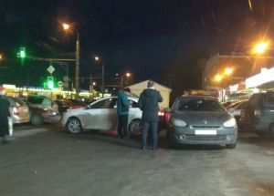 На парковке в микрорайоне Терновка столкнулись два авто