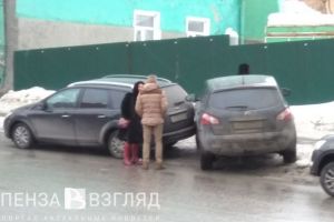 В центре Пензы две иномарки попали в аварию