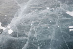 Сегодня утром в Пензе рыбак ушел под лед