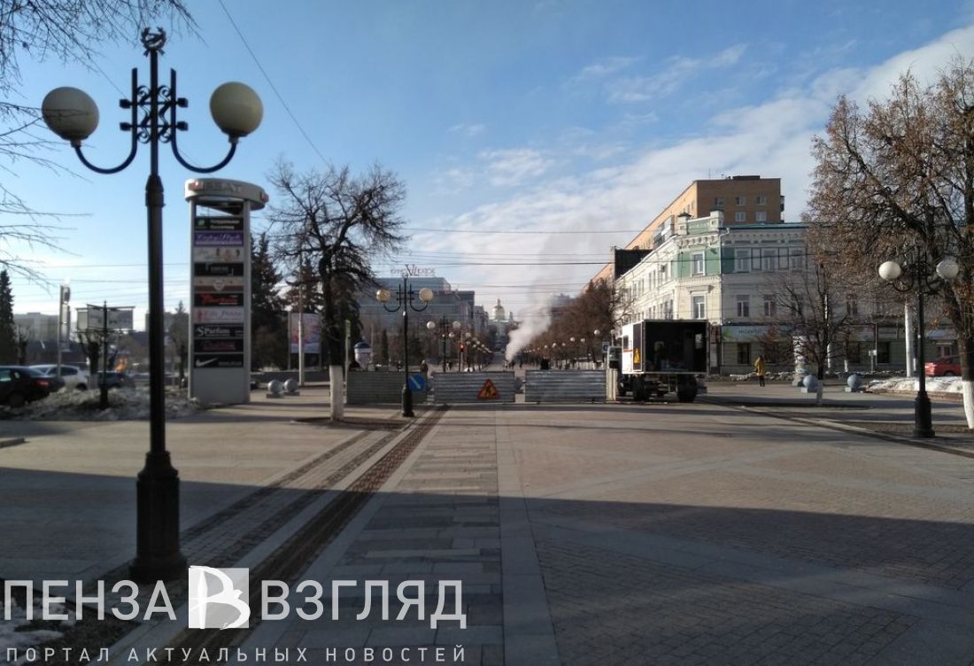 Над улицей Московской в Пензе поднимается столб пара. Видео