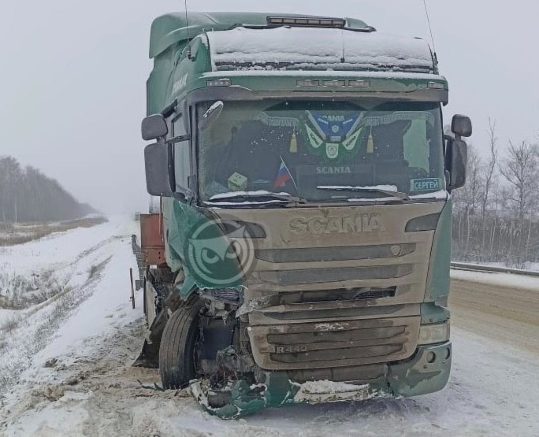 На трассе в Пензенской области грузовик наехал на трактор