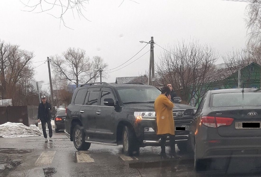 В Пензе на перекрестке не смогли разъехаться две иномарки