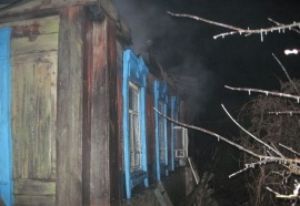Рано утром в Пензенской области огонь охватил деревянный дом