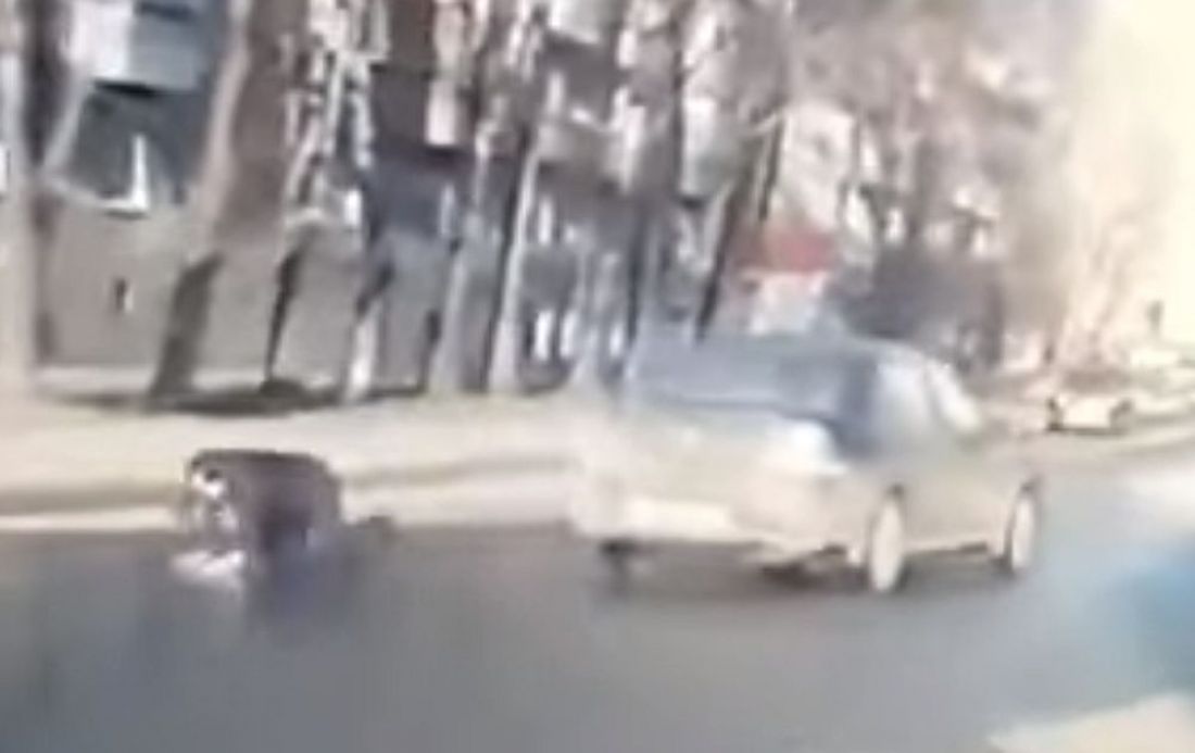 В Пензе иномарка сбивает женщину на пешеходном переходе. Видео