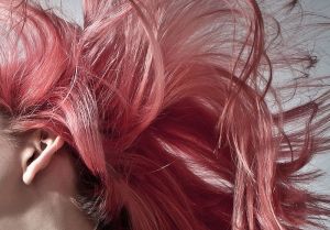 Пензенские поисковики попросили помочь найти 17-летнюю девушку с розовыми волосами