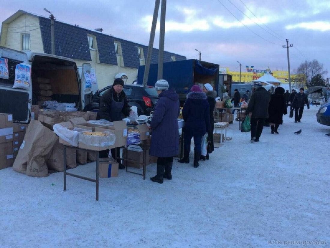 Воскресная ярмарка фермерских. Работает в Пензе воскресенье нацентральном ринки ярмарка.