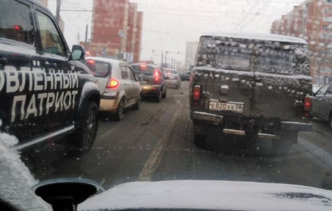 Стала известна причина гигантской пробки на выезде из Спутника под Пензой