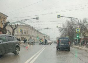 Появились подробности жесткого ДТП с двумя иномарками в центре Пензы