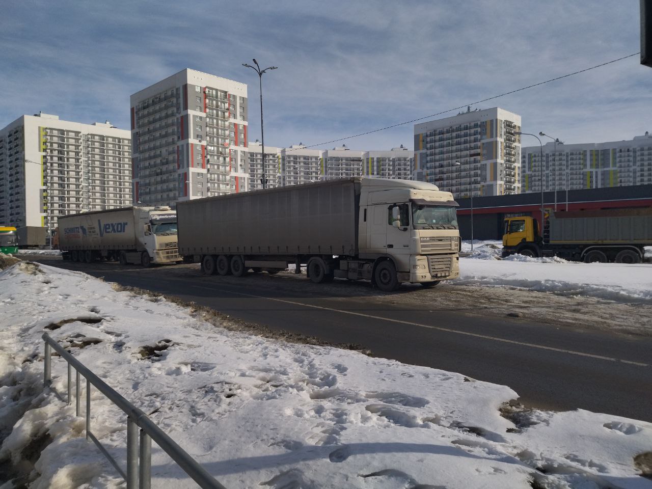 За несанкционированную стоянку в Арбеково водители грузовиков получат штраф